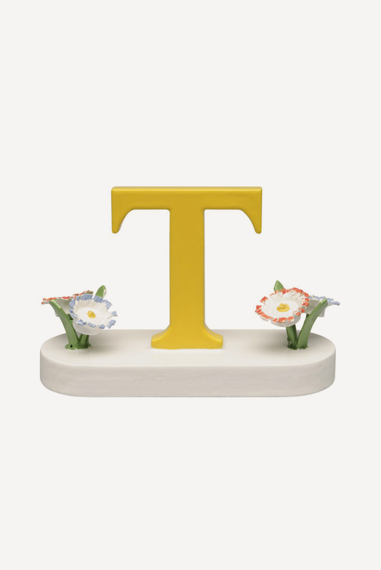 Buchstabe T, mit Blumen