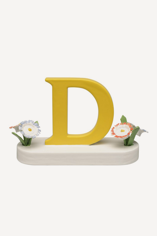 Buchstabe D, mit Blumen